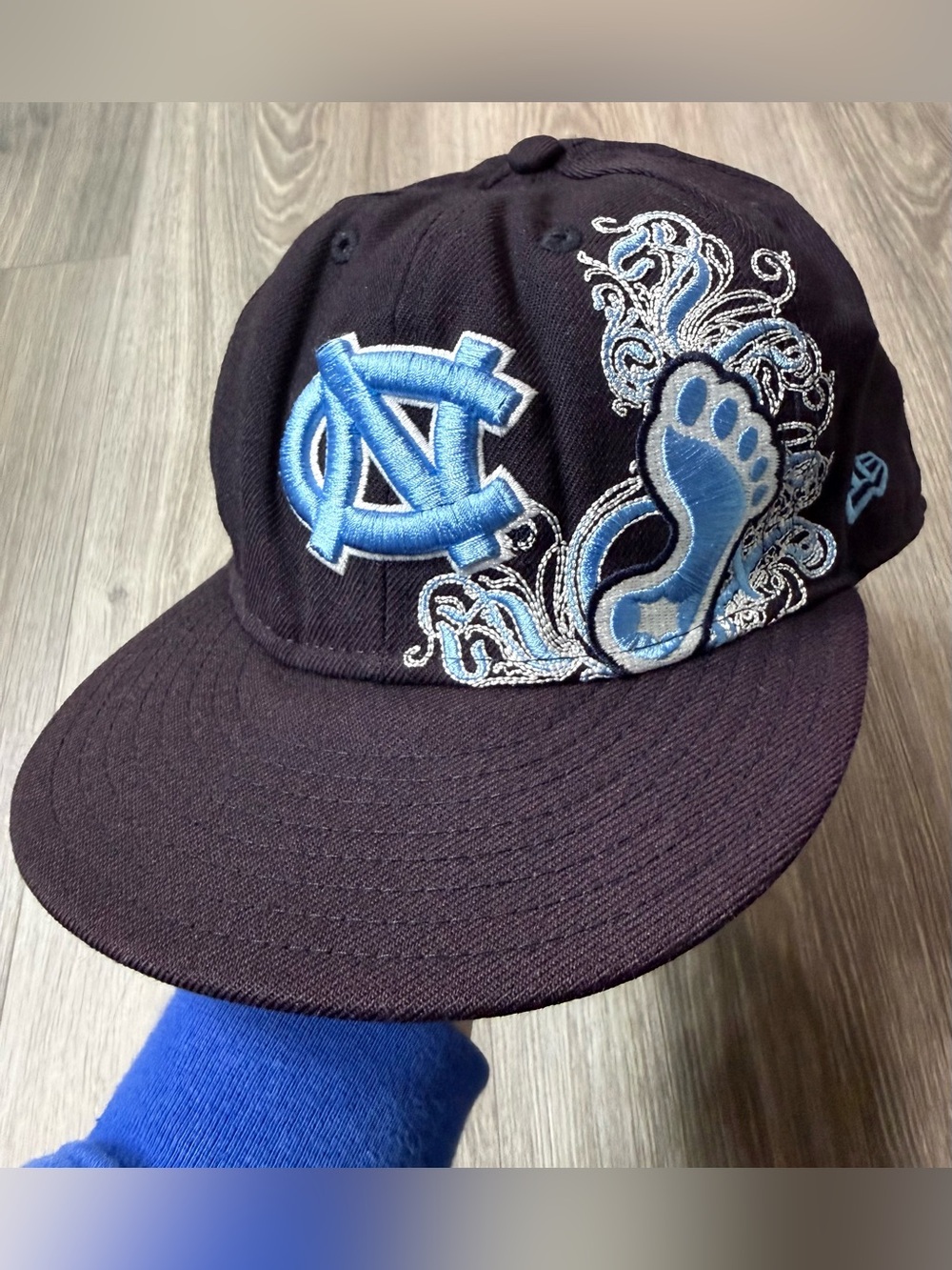 New Era North Carolina Tar Heels Fitted Cap 7 1/2 Navy Blue Light Blue NCAA Hat
